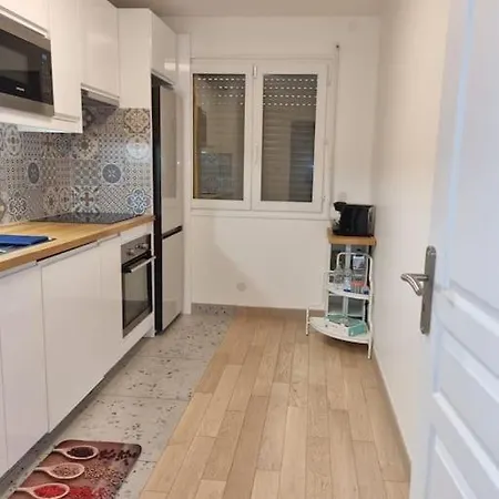 Apartment L'univers Au Blanc. *